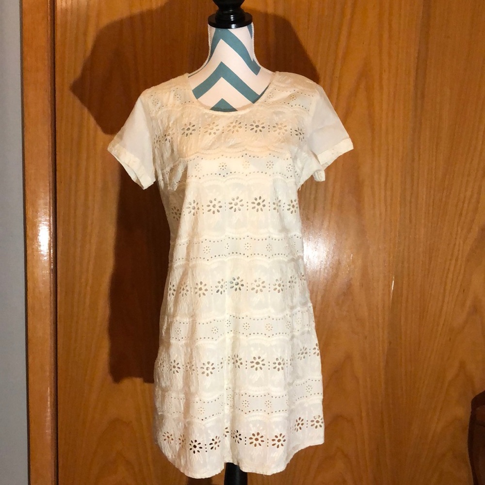 Cream.Knee Length.Short Sleeve Eyelet Dress (NWT)